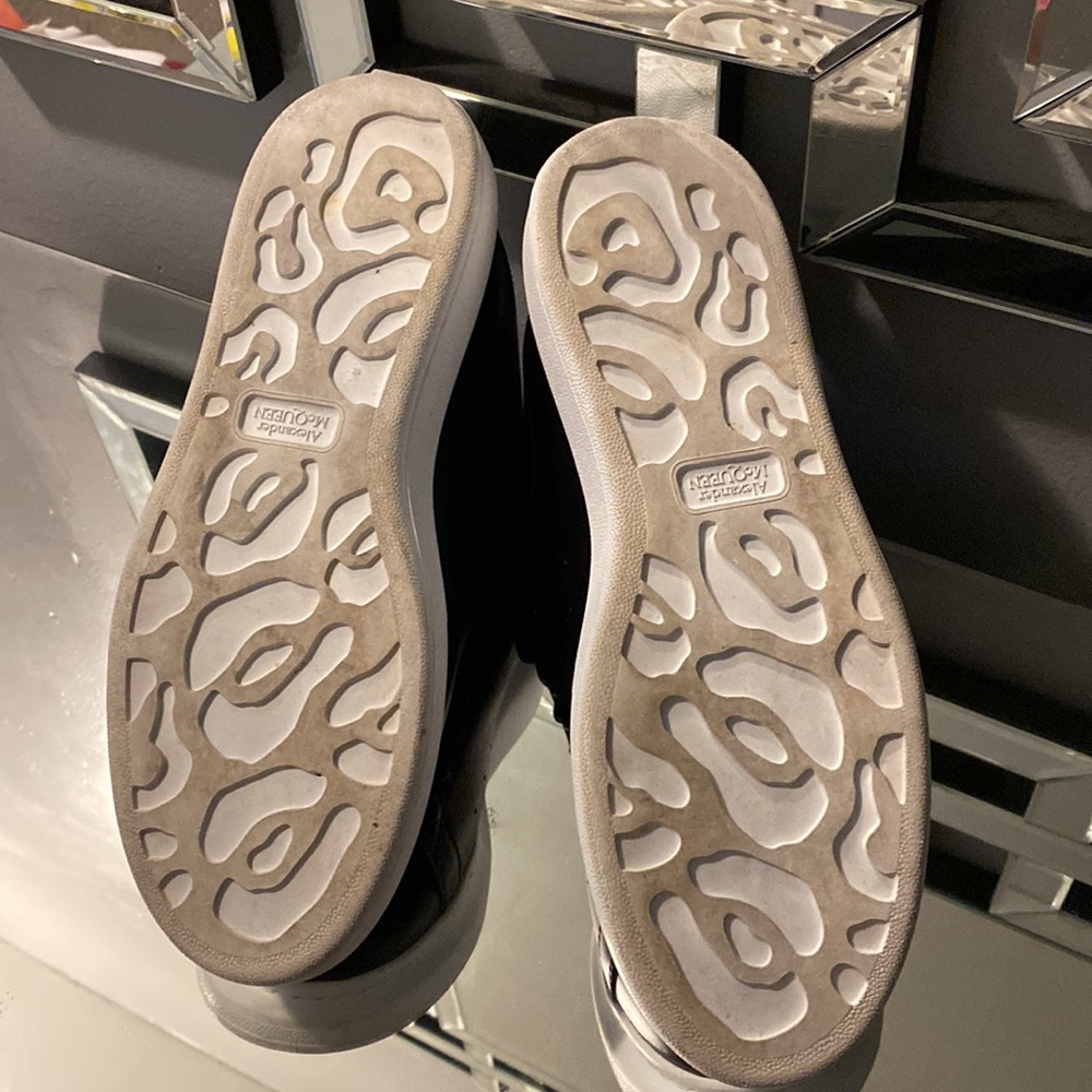 Only Worn Twice - image 4